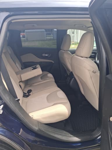 2016 Jeep Cherokee Sport thumbnail 10