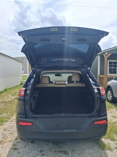 2016 Jeep Cherokee Sport thumbnail 13