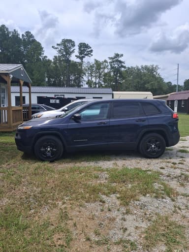 2016 Jeep Cherokee Sport thumbnail 3