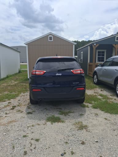 2016 Jeep Cherokee Sport thumbnail 4