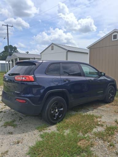 2016 Jeep Cherokee Sport thumbnail 5