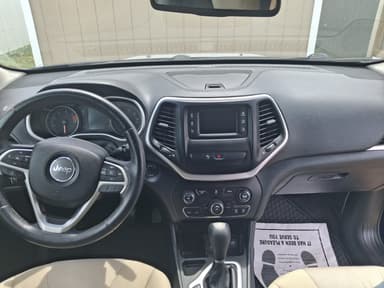 2016 Jeep Cherokee Sport thumbnail 8